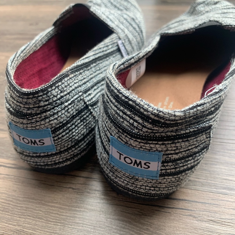 Black & White Toms Classic Slide On Shoe 7.5